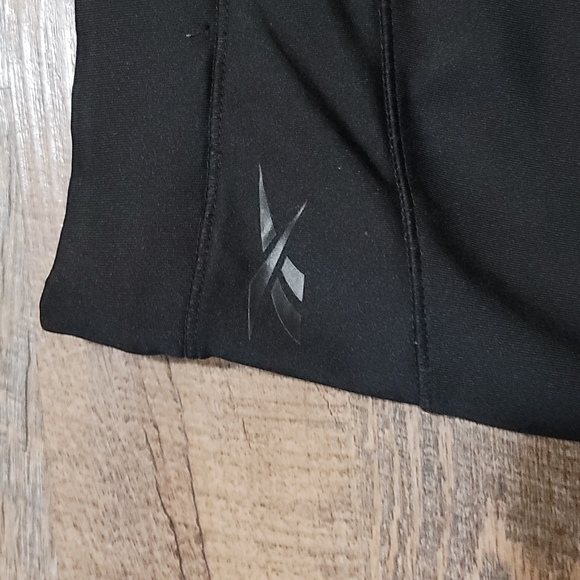 Very Gently Loved stretchy black women's Reebok play dri size medium Capri Style - Picture 6 of 8
